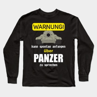 In German: Warnung! Kann spontan anfangen über Panzer zu sprechen (Jagdtiger) Long Sleeve T-Shirt